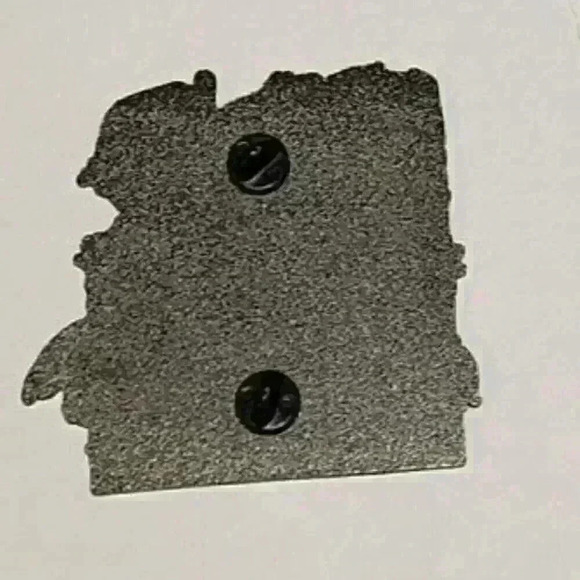 Limited Edition Pokemon Red Shining Gyarados & Magikarp Tsunami Enamel Pin - Picture 6 of 6